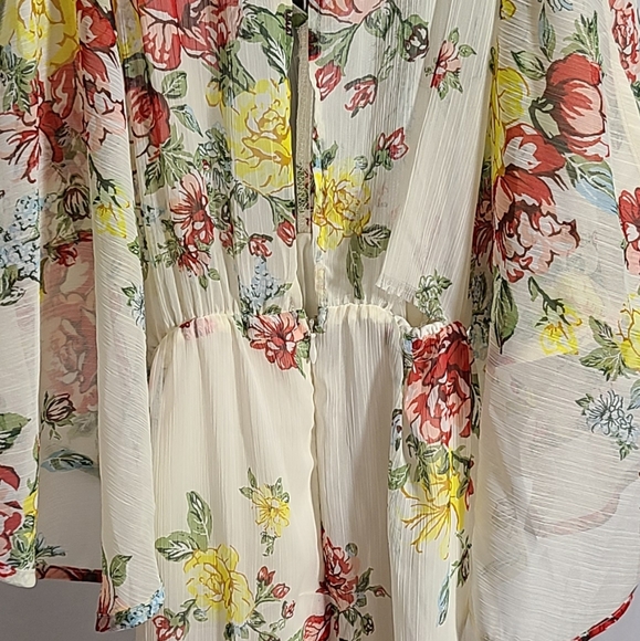 FLORAL CHARM MAXI DRESS - Picture 4 of 11